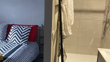 7 bedrooms, in-room safe, iron/ironing board, travel crib