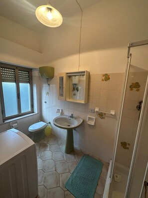 Shower, bidet - Posada apartment in the green (Monte Longu)