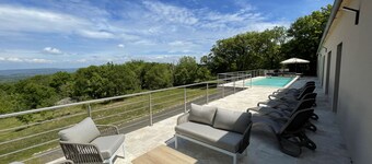 New villa with phenomenal views and beautiful pool