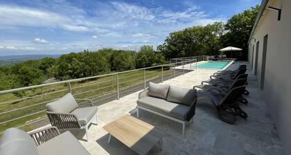 Villa neuve avec vue phénoménale et très belle piscine