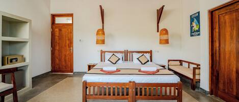 Una habitación con una cama de madera, un armario de madera, una silla de madera y una estantería con una radio.