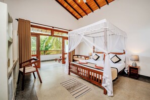 高级双人房或双床房 | 客房内保险箱、特色装修、特色家居、笔记本电脑工作区