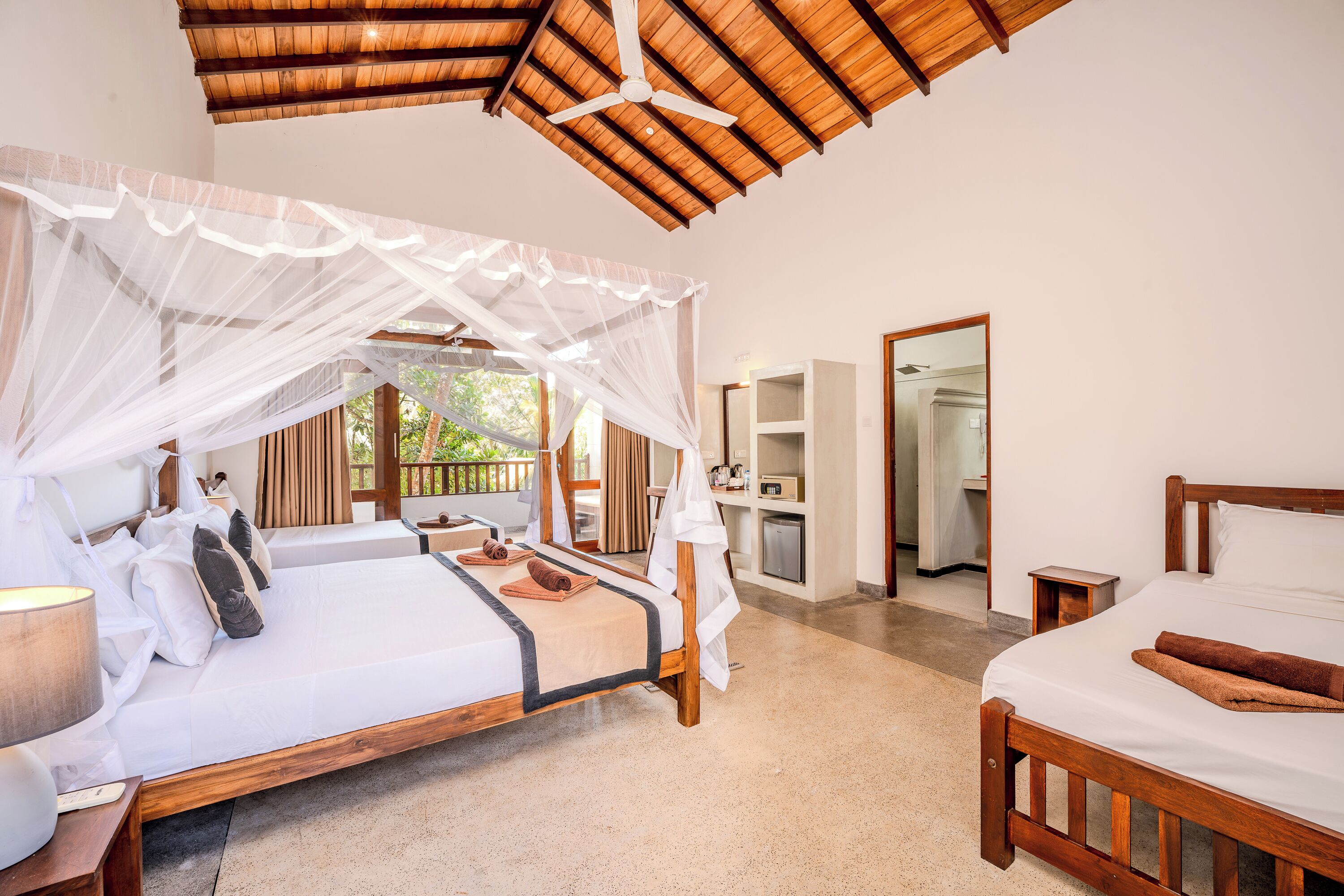 Caja de seguridad en la habitación y decoración personalizada 