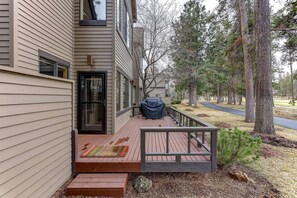 Terrace/patio - 48 Hour Black Friday Specials! (Sunriver)