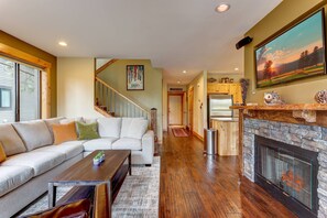 Flat-screen TV, stereo - 48 Hour Black Friday Specials! (Sunriver)