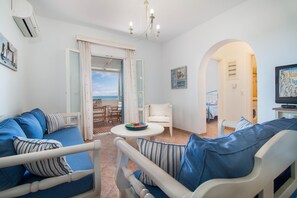 Deluxe Suite | Living area | Smart TV, fireplace - 9 Muses Naxos beach hotel (Naxos)