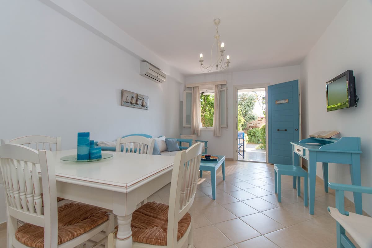 Traditional Apartment | 2 bedrooms, Egyptian cotton sheets, premium bedding, memory foam beds