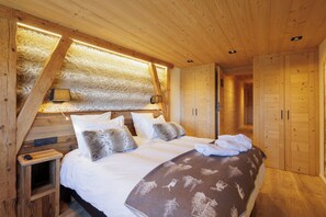 4 bedrooms, in-room safe, iron/ironing board, WiFi - Le Refuge Cal Chalon ***** chalet in the heart of the village - its breathtaking view (Les Angles)