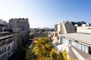 View from room - YalaRent Flora- Designed 1BR penthouse (Tel Aviv)
