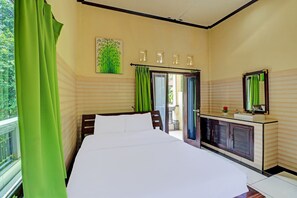 Suite Deluxe | Escritorio, espacio para trabajar con laptop y wifi gratis 