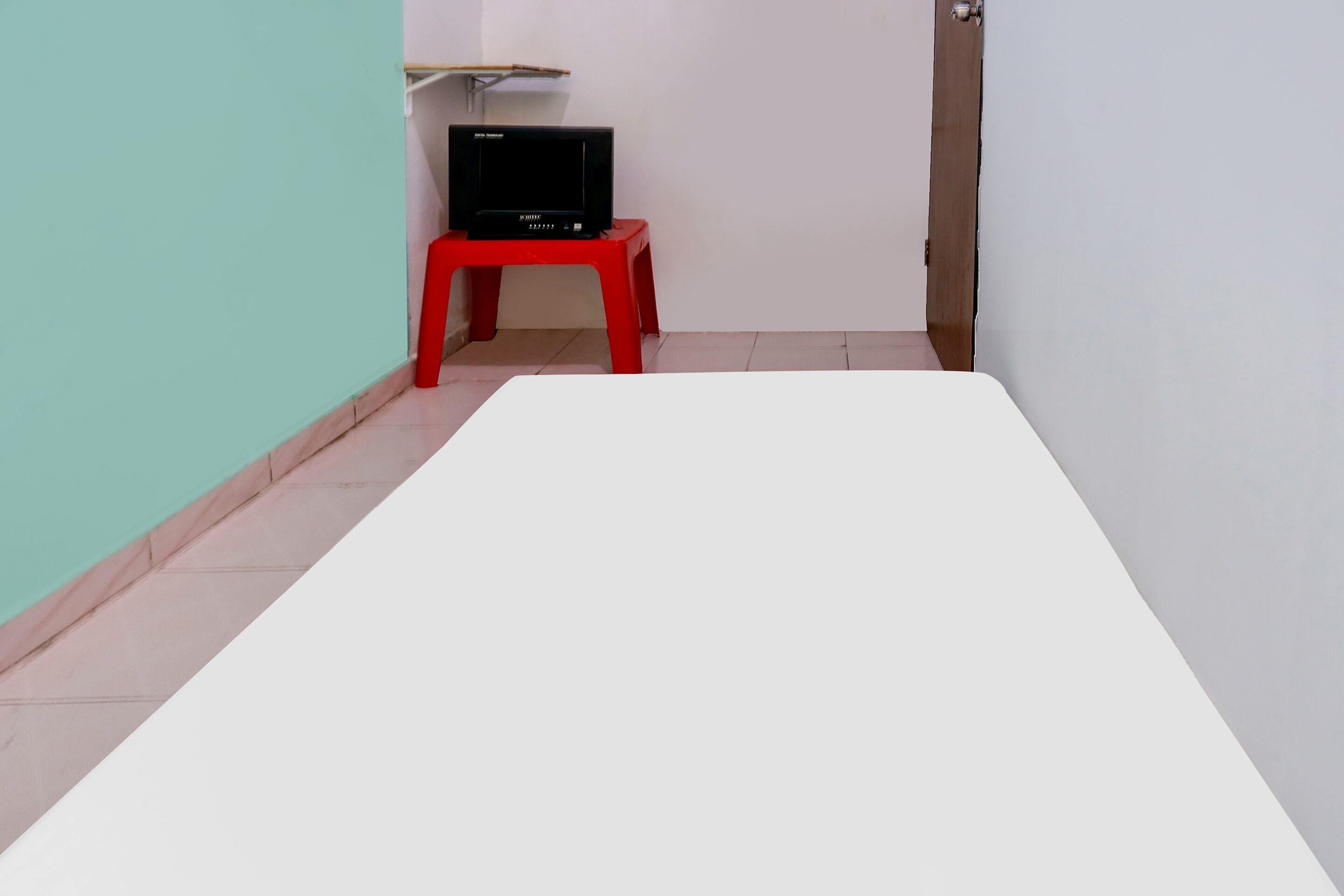 single room | desk, free wifi, bed sheets