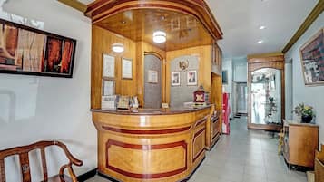 Quầy tiếp tân