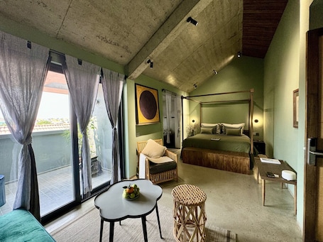 Family Triple Room | Hypo-allergenic bedding, individually decorated, individually furnished