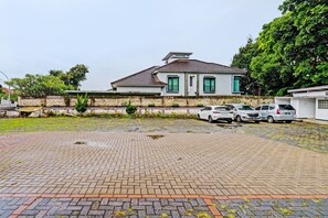 Front of property - Collection O 92277 Setra Priangan Guest House (Bandung)