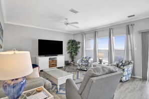 TV - Romar Lakes 202A ~ Outdoor Pool, Beach Access + $400 in FREE Activities Daily ~ Zoo/Parasail + More (Orange Beach)