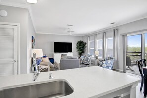 TV - Romar Lakes 202A ~ Outdoor Pool, Beach Access + $400 in FREE Activities Daily ~ Zoo/Parasail + More (Orange Beach)