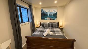 3 habitaciones, escritorio, tabla de planchar con plancha y wifi gratis