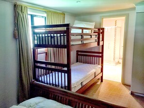 3 Schlafzimmer, Schreibtisch, Bügeleisen/Bügelbrett, kostenloses WLAN