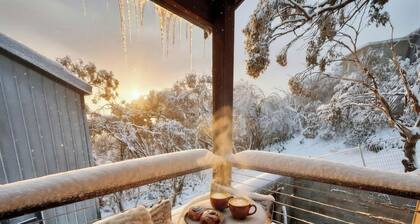 Glacier Chalet - Luxury Mt Buller Ski Chalet âą Fireplace âąSleeps 14