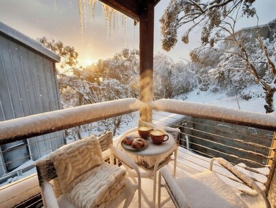 Glacier Chalet - Luxury Mt Buller Ski Chalet • Fireplace •Sleeps 14