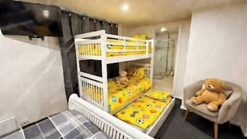 3 sovrum, skrivbord, strykjärn/strykbräda och gratis wi-fi