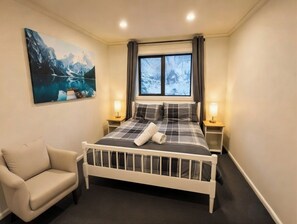 3 bedrooms, desk, iron/ironing board, free WiFi