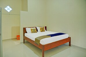 Double Room | Desk, laptop workspace, free WiFi, bed sheets - SPOT ON 92263 Penginapan Puncak Bobosan (Indralaya)