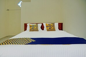 Double Room | Desk, laptop workspace, free WiFi, bed sheets - SPOT ON 92263 Penginapan Puncak Bobosan (Indralaya)