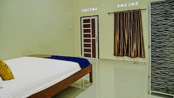Double Room | Desk, laptop workspace, free WiFi, bed sheets