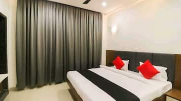Deluxe Room | Egyptian cotton sheets, premium bedding, soundproofing, free WiFi