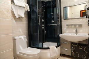 Rainfall showerhead, free toiletries, hair dryer, bathrobes