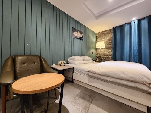 Lowa Hotel - Suwon