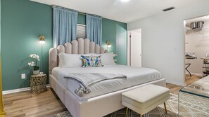 3 slaapkamers, een strijkplank/strijkijzer, wifi, beddengoed