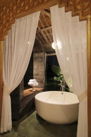Family Double Room | Bathroom | Towels
