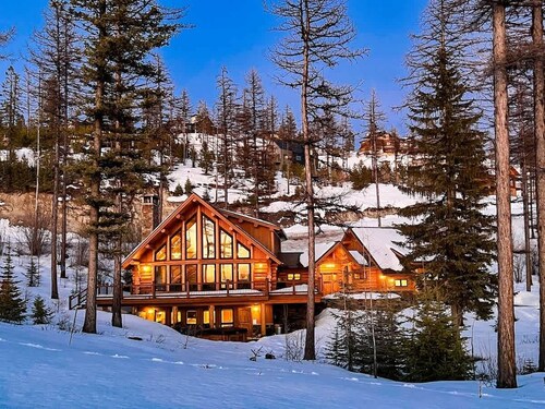 Amazing Views | Ski Access | Hot Tub | Sleeps 10!