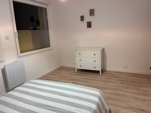3 室のベッドルーム、アイロン / アイロン台、旅行用ベビーベッド、WiFi