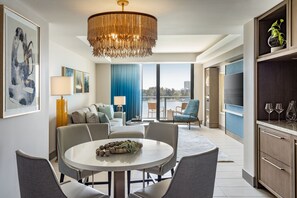 Premium bedding, pillow-top beds, in-room safe, desk - JW Marriott Clearwater Beach Resort & Spa (Clearwater Beach)