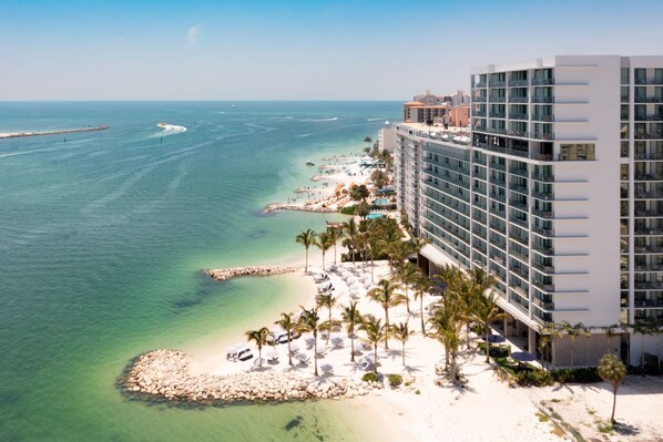 On the beach, white sand - JW Marriott Clearwater Beach Resort & Spa (Clearwater Beach)