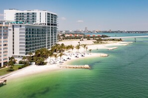 A hotel with a modern design, a beach with white sand, and clear turquoise water. - JW Marriott Clearwater Beach Resort & Spa (Clearwater Beach)