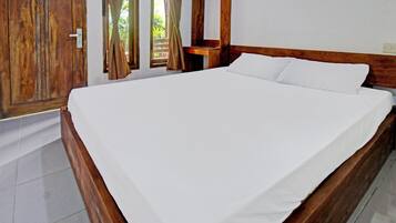 Kamar Double | Meja kerja, ruang kerja ramah laptop, Wi-Fi gratis, dan seprai linen