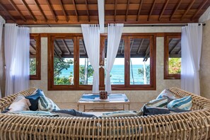 6 Bedroom Beachfront Pool Villa