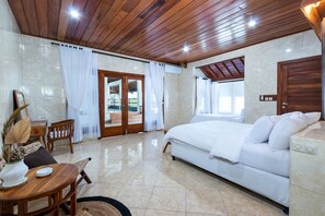 6 Bedroom Beachfront Pool Villa | Pillowtop beds, free minibar items, desk, rollaway beds - Kanna Seafront Estate (Tulamben)