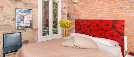 1 bedroom, in-room safe, desk, laptop workspace