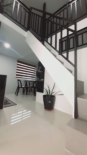 Loft Garden Suite 401 | Living area | 24-inch flat-screen TV with cable channels