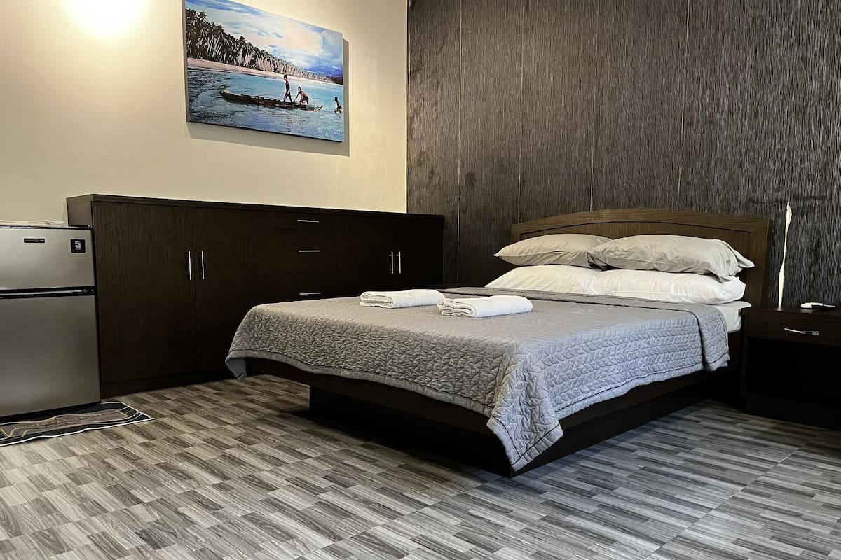 1 habitación, muebles diferentes y escritorio