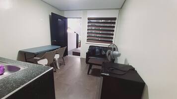 Super Value Suite 102 | Living area