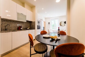 Dining - BARTOLOME SUITE: superior apartment with capacity for 4 pax. 30 seconds from La Concha beach (San Sebastián)