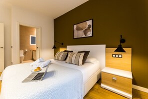 3 bedrooms, iron/ironing board, free WiFi, bed sheets - BOULEVARD SUITE APARTMENT (San Sebastián)