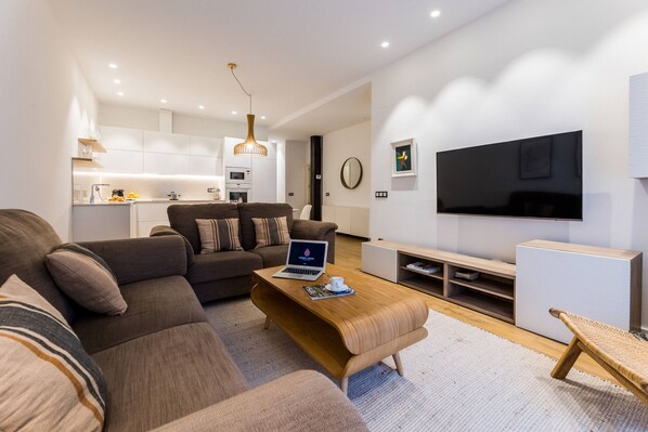 TV - BOULEVARD SUITE APARTMENT (San Sebastián)