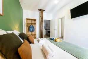 2 bedrooms, iron/ironing board, free WiFi, bed sheets